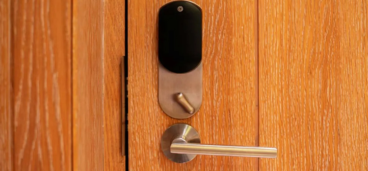 Automatic Locking Door Knob Pitt Street